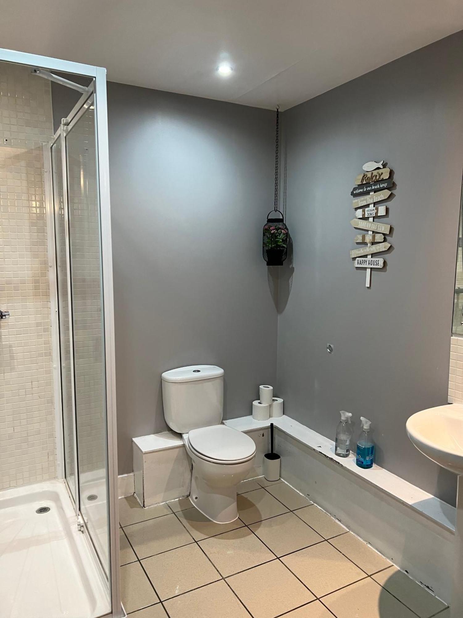 2 Bedroom Free Parking By Concert Square Sleeps 8 Liverpool Exterior photo
